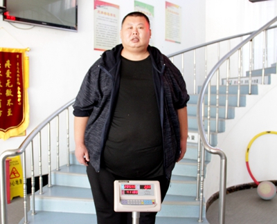 巨胖男子在长春康达医院减肥4个月瘦100斤，他的方法「不伤膝盖」1.jpg