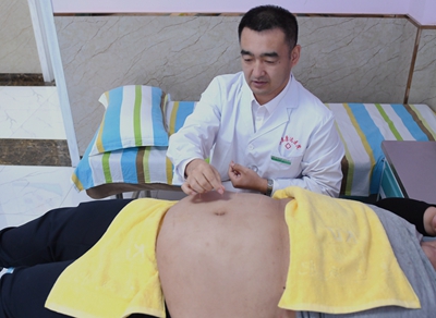 针灸也能减肥，女子来长春康达医院减肥4个月，平均月瘦20斤2.jpg